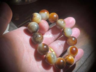 新疆和田玉俄籽手串,尺寸:16mm,颗颗带皮色,男女都可以佩戴,单独佩戴