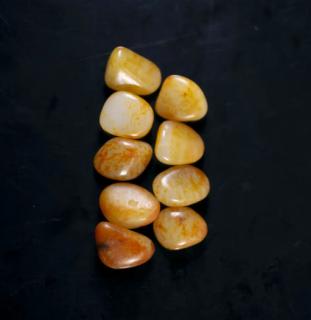 和田玉原石黄沁籽料手串 肉细 形状好配的很漂亮 重量:52.1克 yqshz